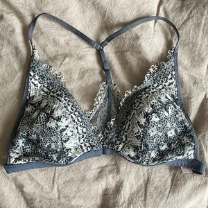 VS front clip bralette